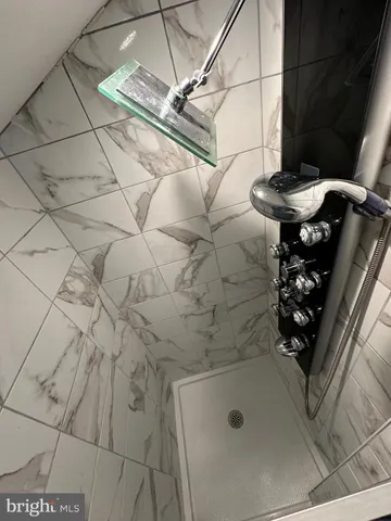 an empty room with windows and ceiling fan