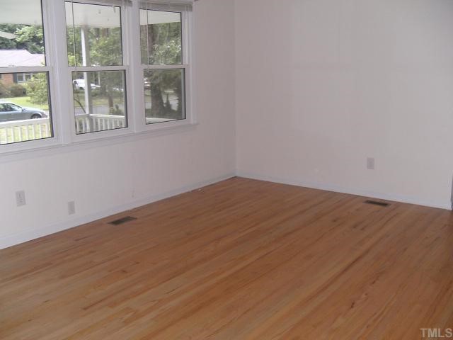 428 Ridgefield Road Chapel Hill, NC 27517 - Photo 4 of 6 Living Room