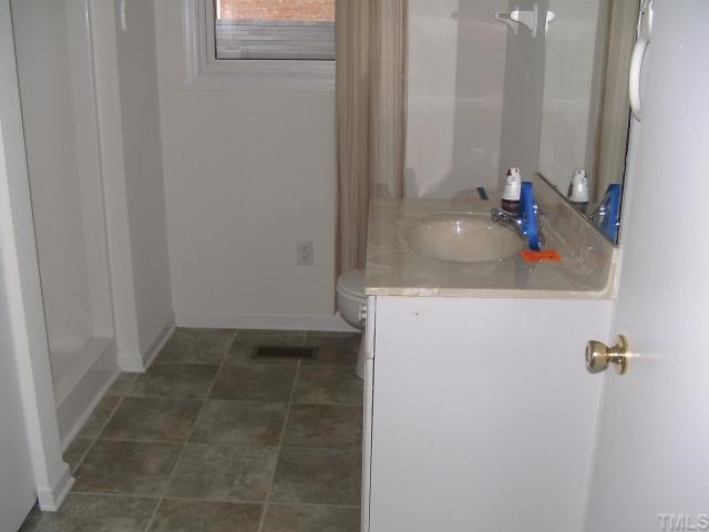 428 Ridgefield Road Chapel Hill, NC 27517 - Photo 6 of 6 Hall Bathroom