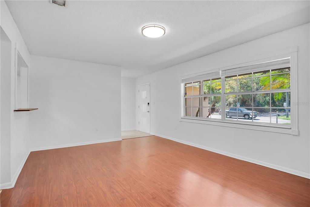 4521 Conway Gardens Road Orlando, FL 32806 - Photo 4 of 26