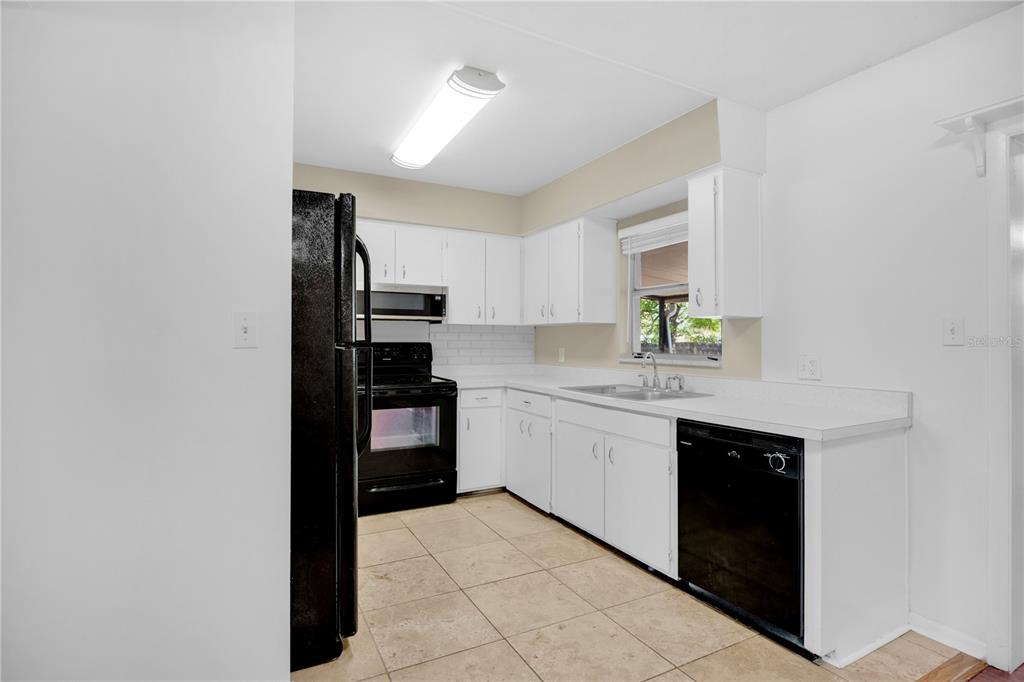 4521 Conway Gardens Road Orlando, FL 32806 - Photo 9 of 26