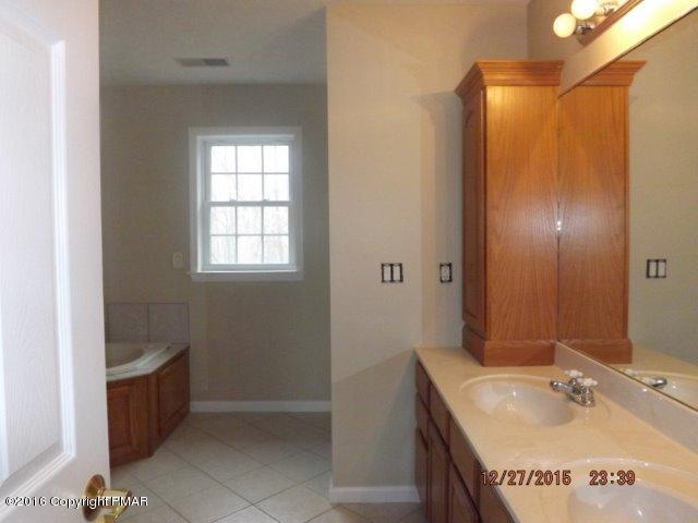 471 Cays Road Stroudsburg, PA 18360 - Photo 11 of 28 mstrbath