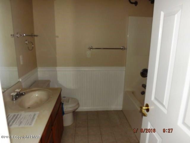 471 Cays Road Stroudsburg, PA 18360 - Photo 21 of 28 mainbath