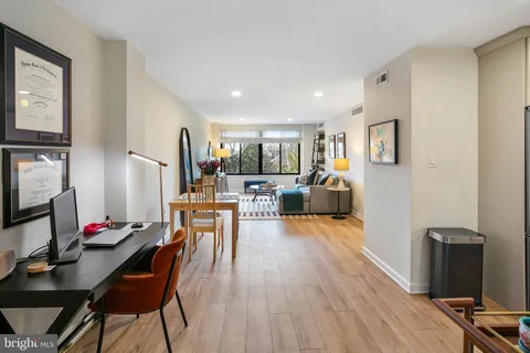 $289,900 | 3114 Wisconsin Avenue Northwest, Unit 202, Washington, DC 20016