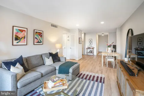 $289,900 | 3114 Wisconsin Avenue Northwest, Unit 202, Washington, DC 20016