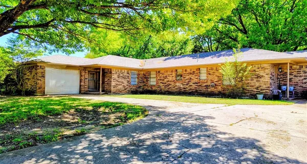 $385,000 | 128 Campbell Street, DeSoto, TX 75115
