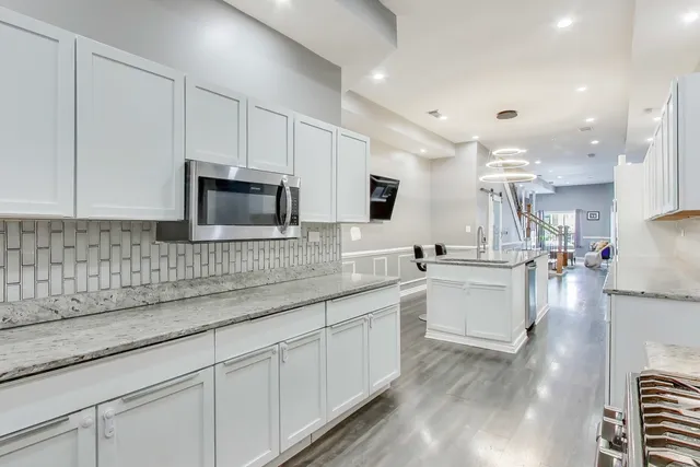 $335,000 | 4049 South Indiana Avenue, Chicago, IL 60653