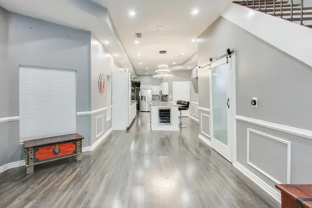 $335,000 | 4049 South Indiana Avenue, Chicago, IL 60653