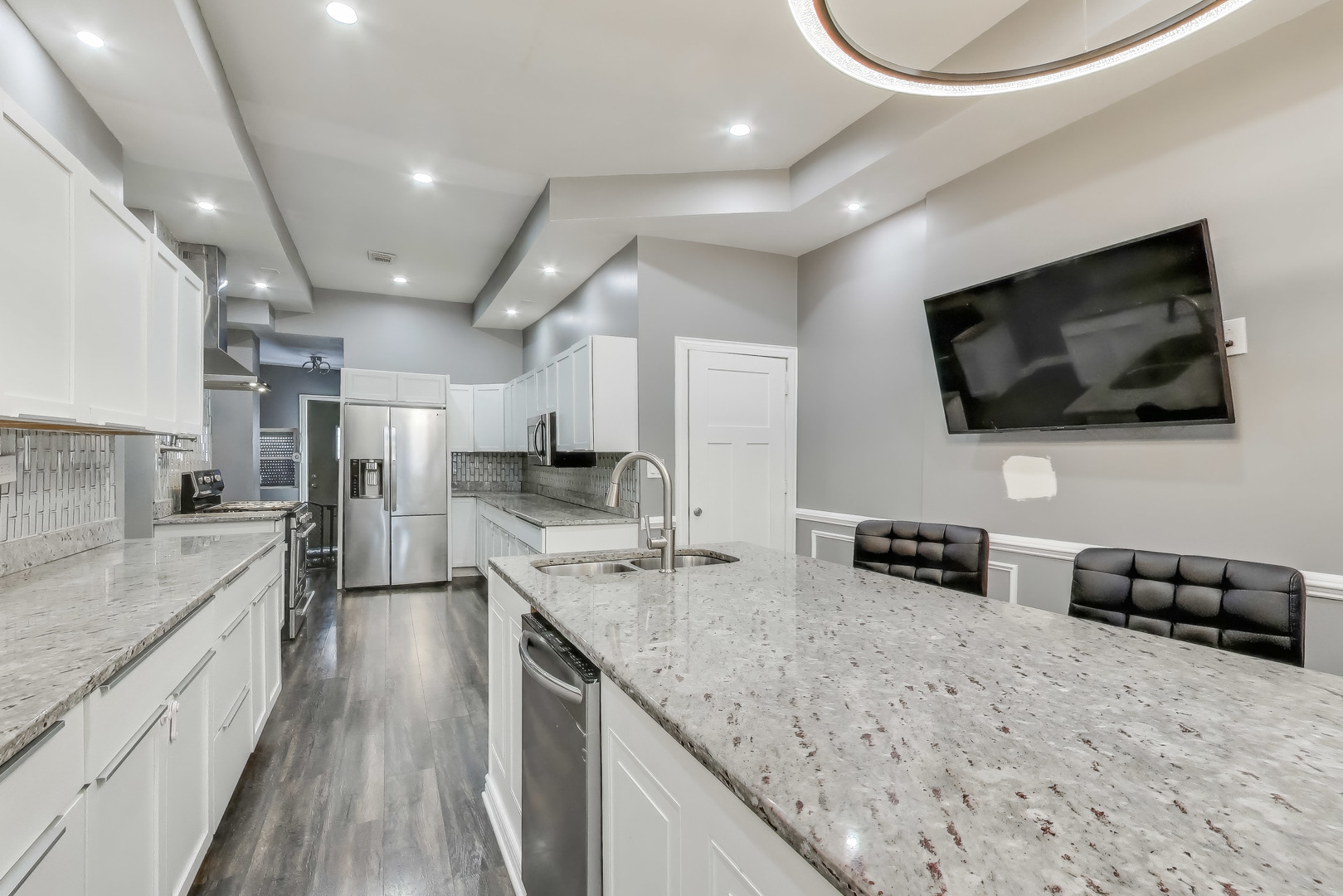 4049 South Indiana Avenue Chicago, IL 60653 - Photo 9 of 23 a large kitchen with a large counter top appliances and cabinets