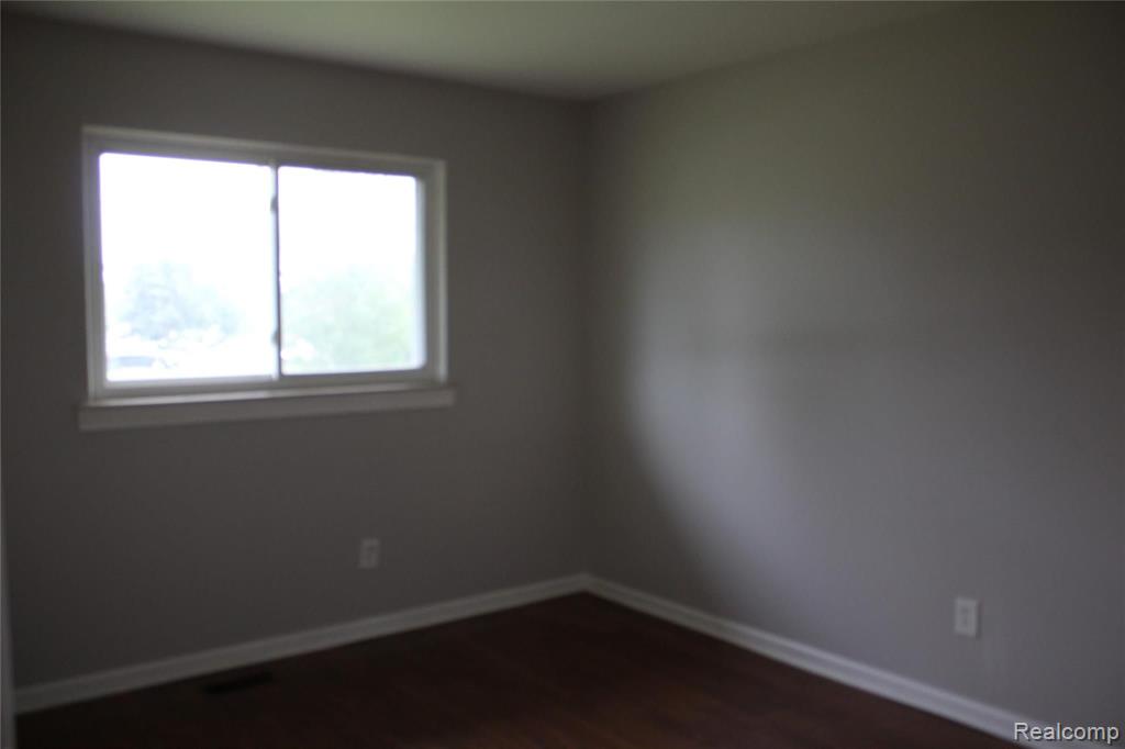44122 Saltz Road Canton, MI 48187 - Photo 4 of 11