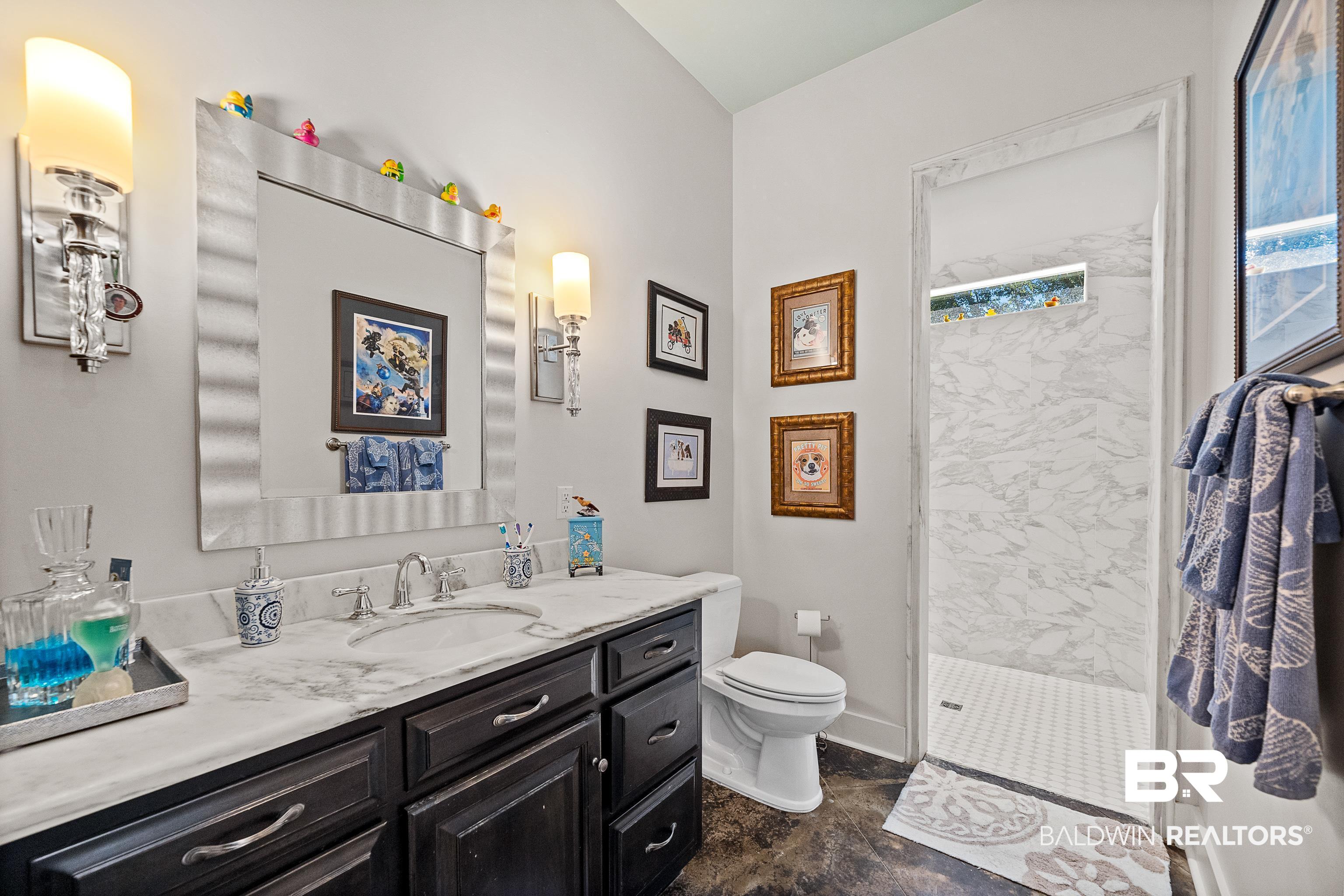 585 Falling Water Boulevard Fairhope, AL 36532 - Photo 33 of 67 Guest Suite Bath