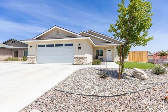 1017 Ocean Avenue Ridgecrest, CA 93555 - Photo 2 of 10 a front view of a house with a yard
