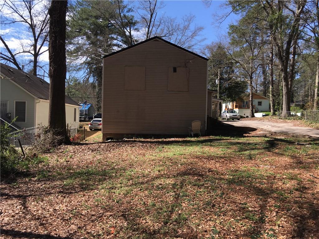 1220 Westmont Road Southwest Atlanta, GA 30310 - Photo 4 of 5 a backyard of house with a sink