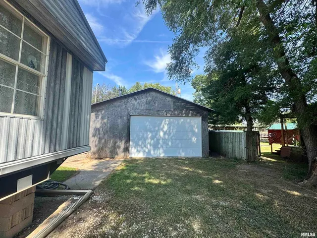 a view of a small house with a small yard