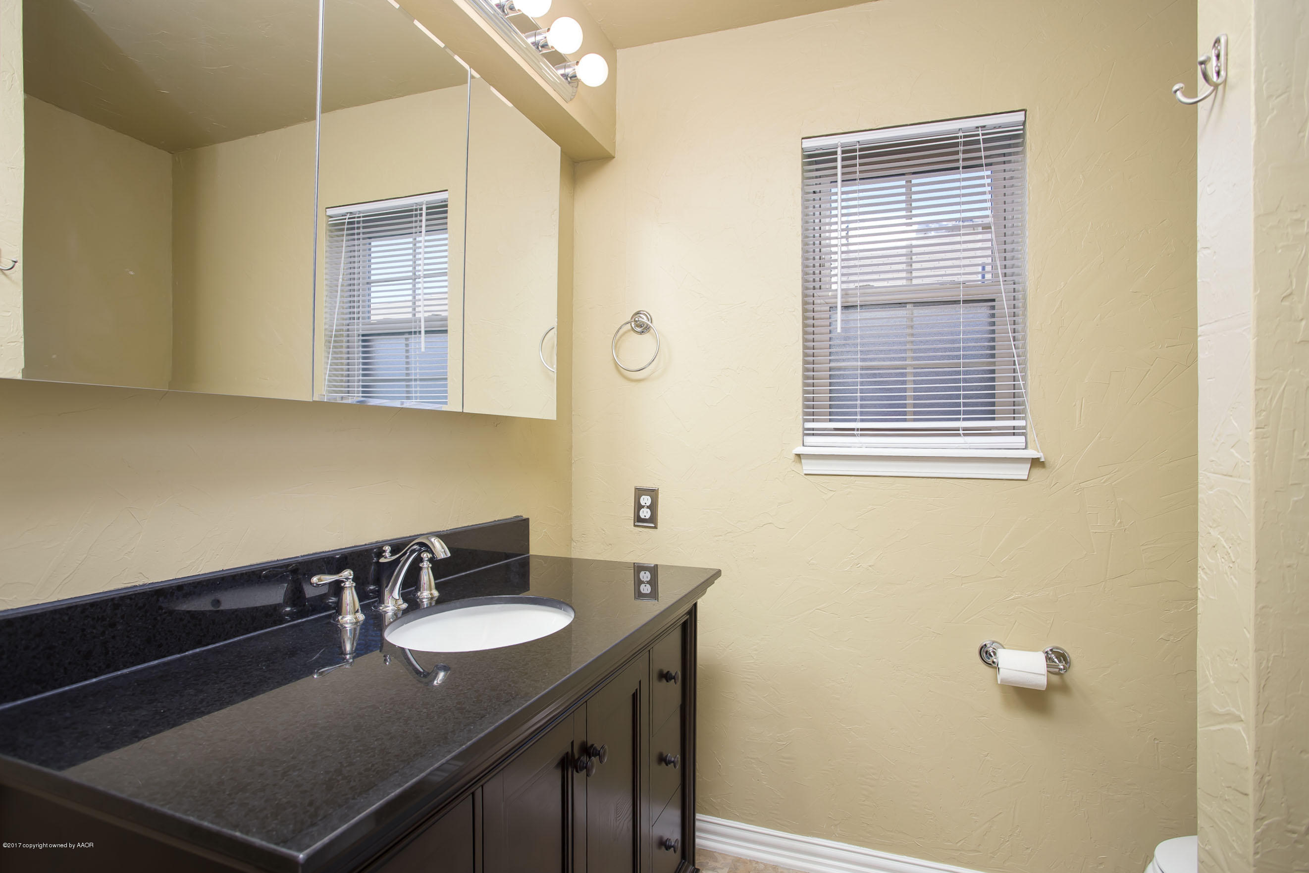 6911 Devonshire Road Amarillo, TX 79109 - Photo 16 of 26 Main Bath=1