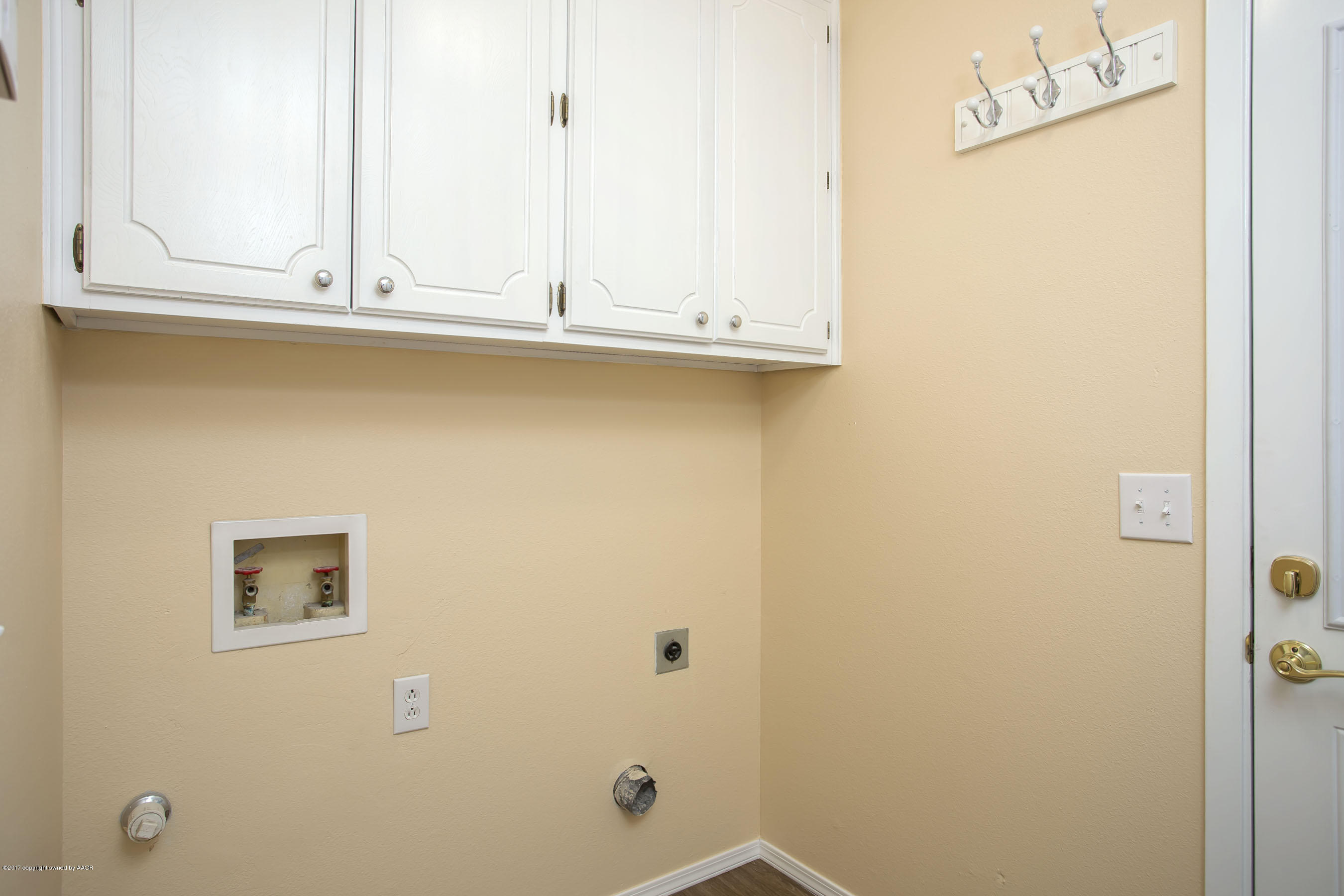 6911 Devonshire Road Amarillo, TX 79109 - Photo 20 of 26 Utility Room
