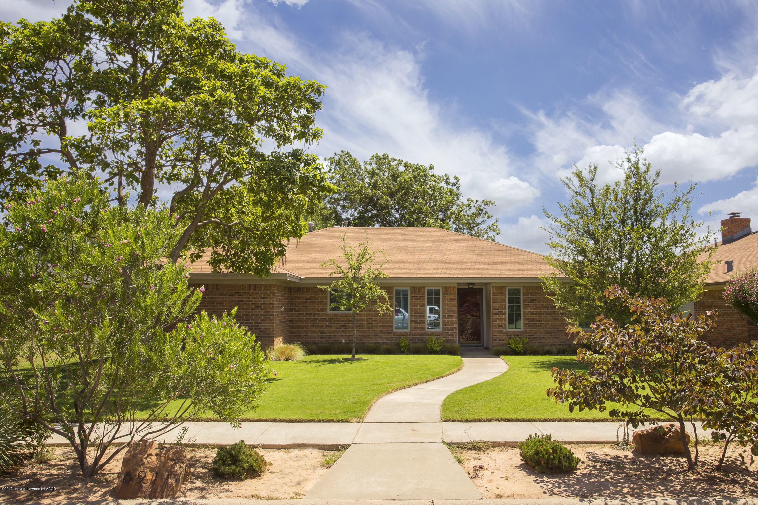 6911 Devonshire Road Amarillo, TX 79109 - Photo 2 of 26 Front