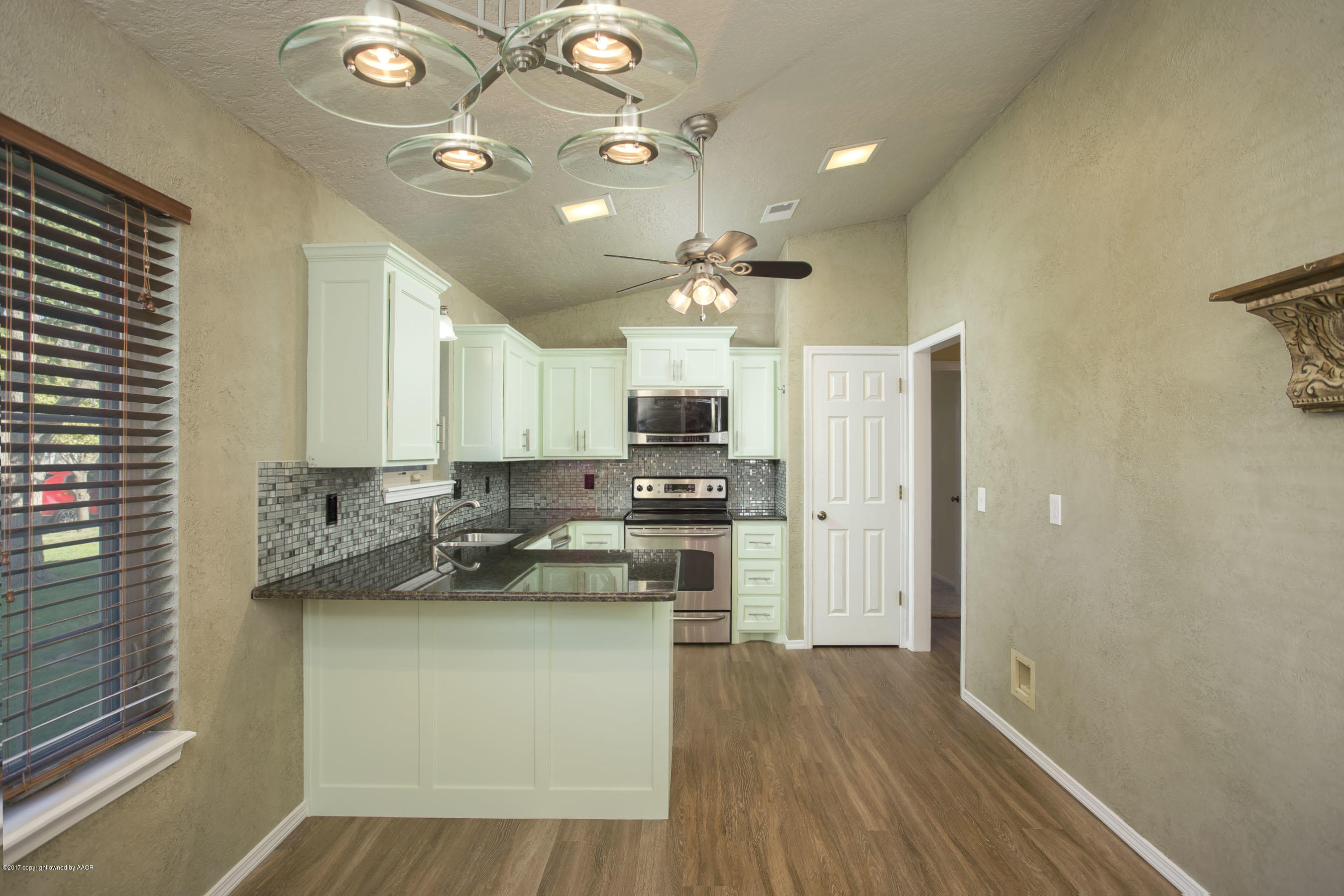 6911 Devonshire Road Amarillo, TX 79109 - Photo 3 of 26 Dining & Kitchen