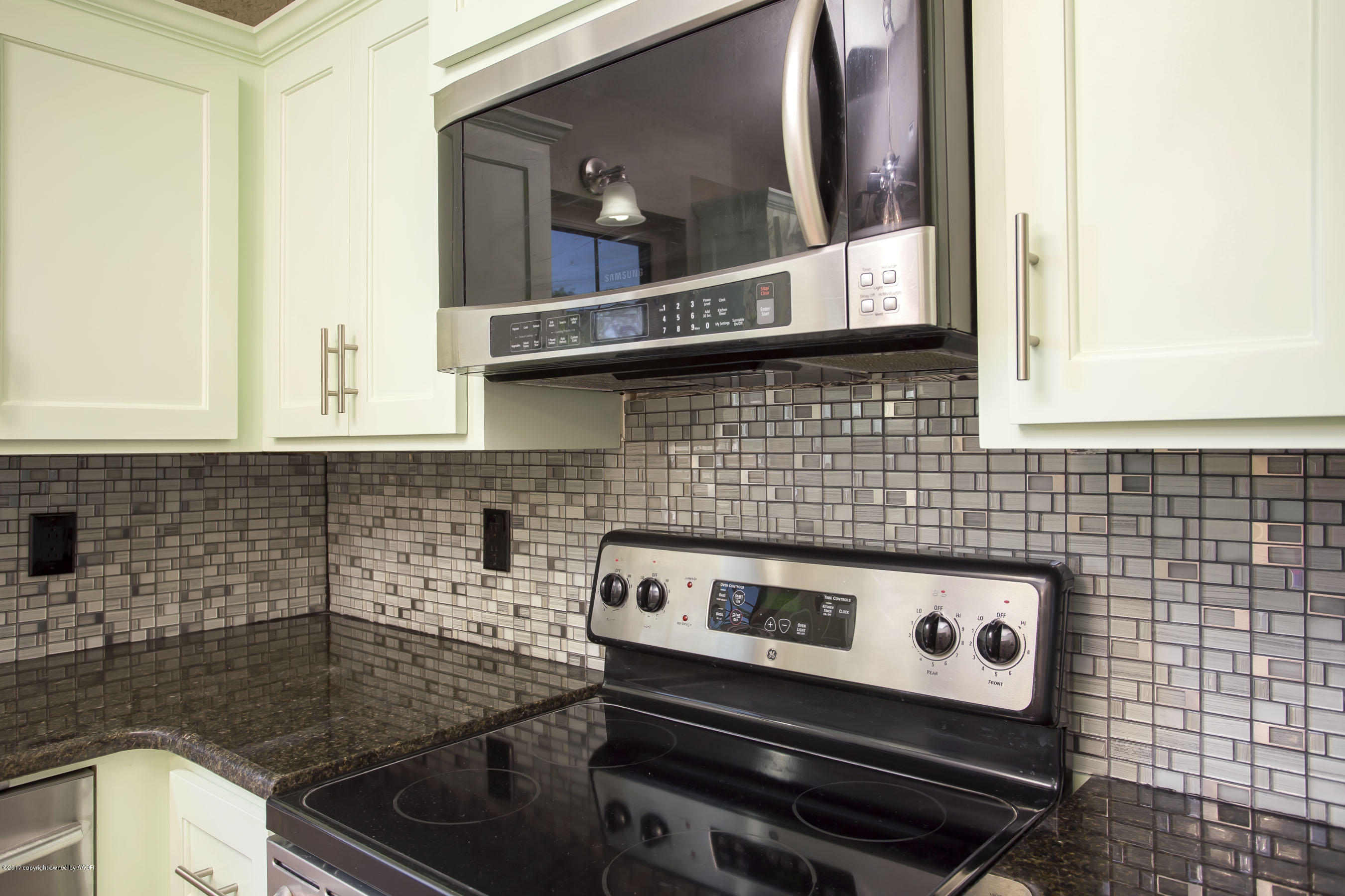 6911 Devonshire Road Amarillo, TX 79109 - Photo 5 of 26 Backsplash:Kitchen