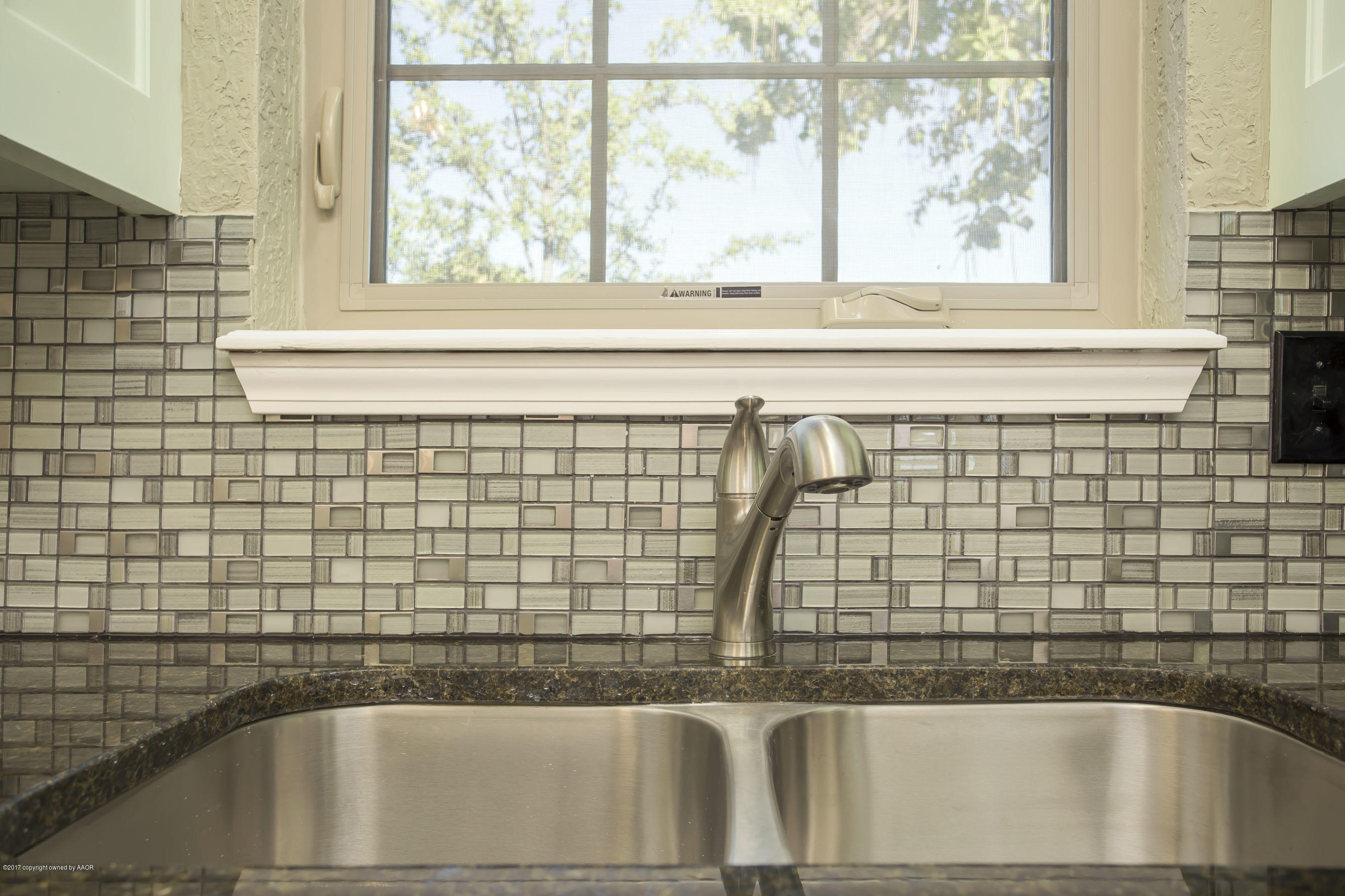 6911 Devonshire Road Amarillo, TX 79109 - Photo 6 of 26 Backsplash:Kitchen Sink
