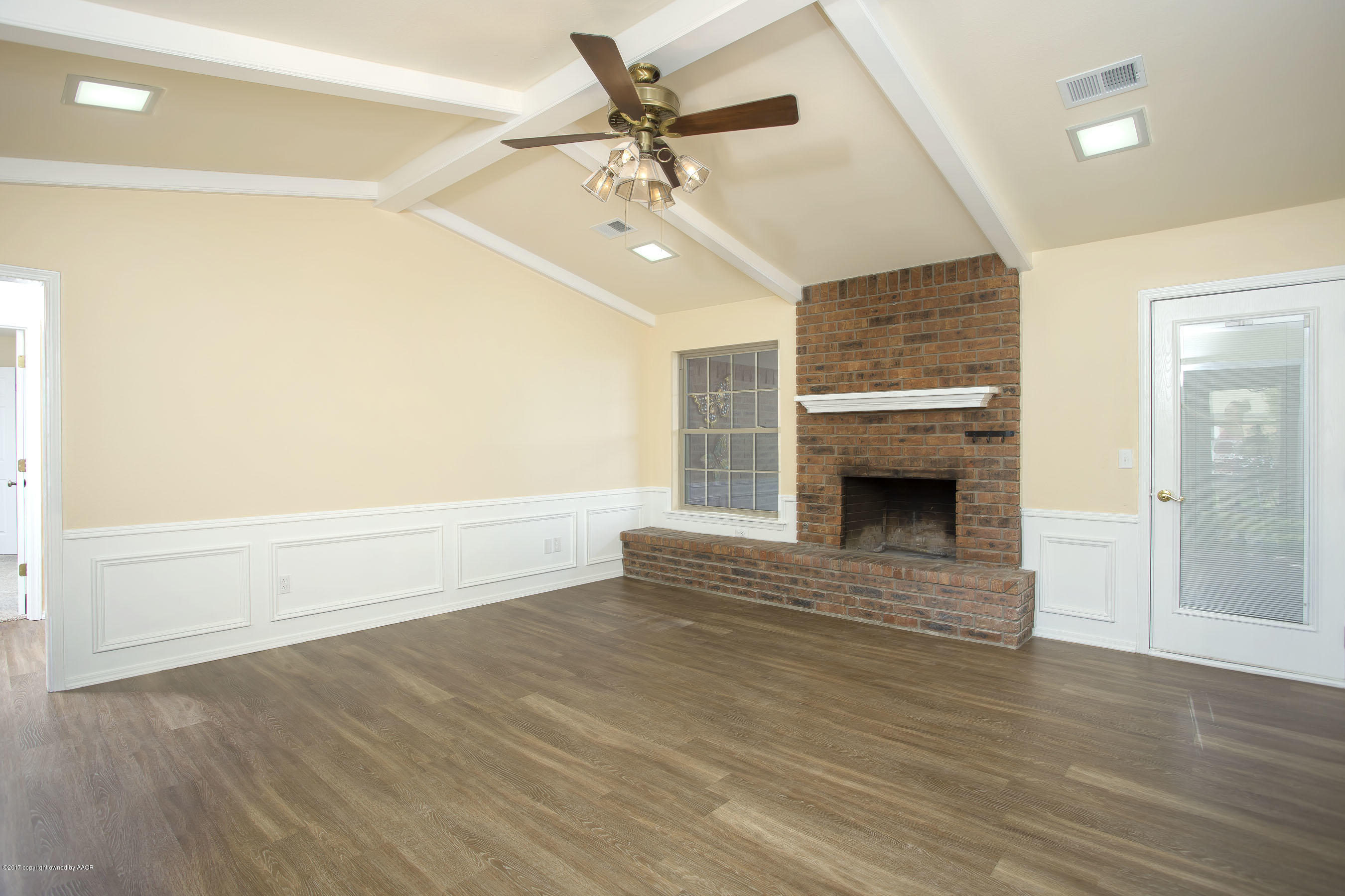 6911 Devonshire Road Amarillo, TX 79109 - Photo 8 of 26 Living Area:Fireplace