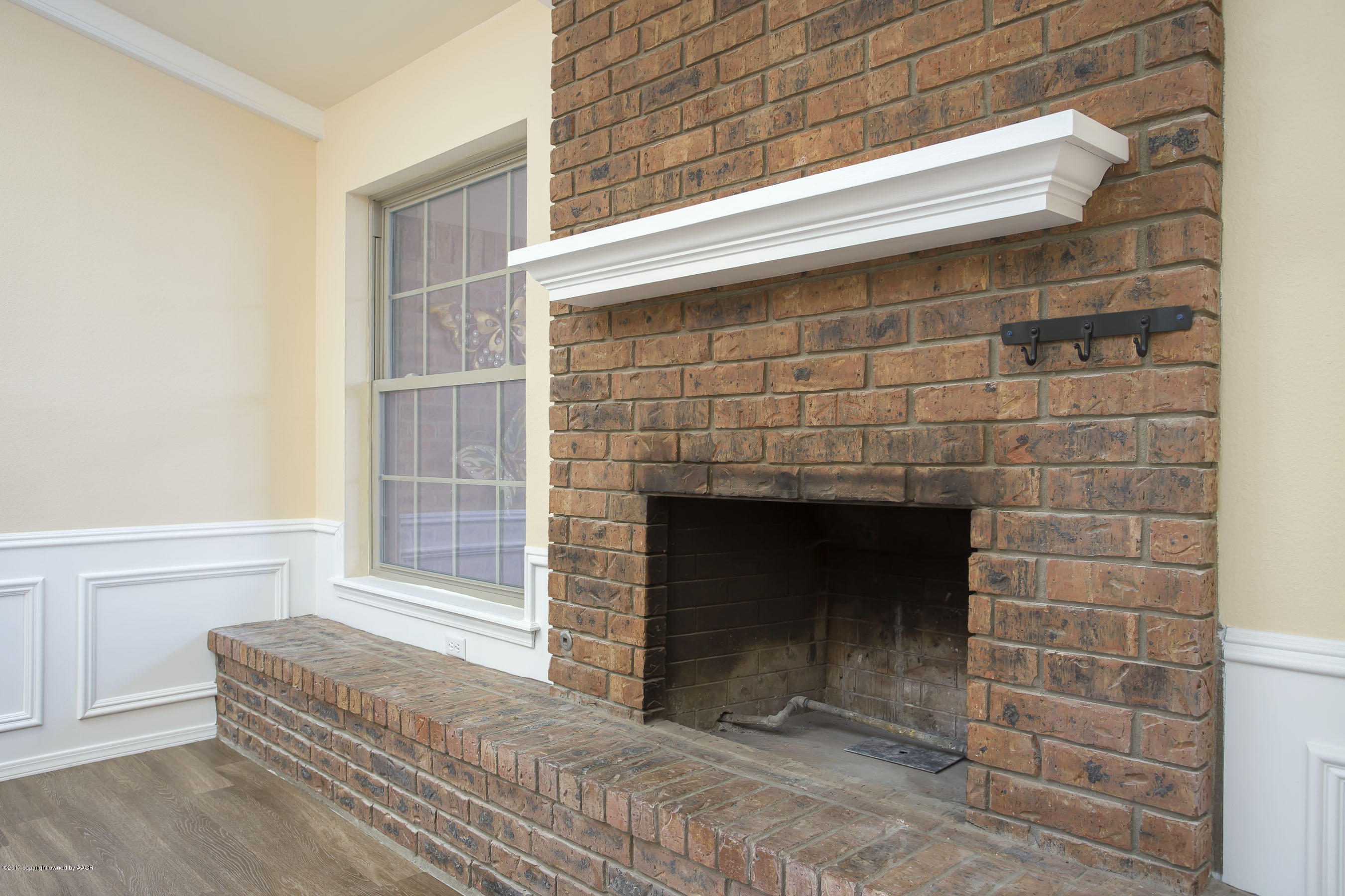 6911 Devonshire Road Amarillo, TX 79109 - Photo 9 of 26 Fireplace