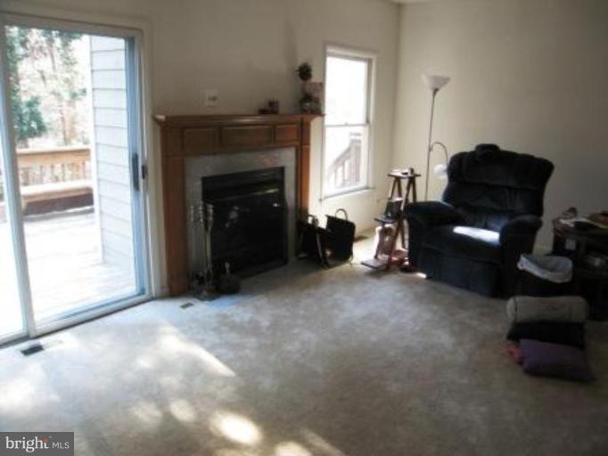 1657 Oak Spring Way Reston, VA 20190 - Photo 4 of 9 Living Room