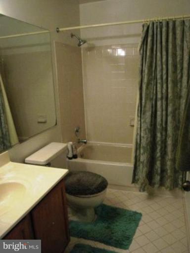 1657 Oak Spring Way Reston, VA 20190 - Photo 7 of 9 Bath #1