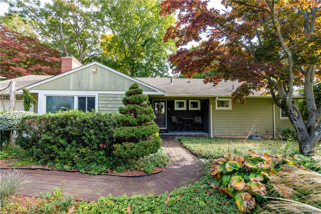 133 Glen Ridge Road Cranston, RI 02920 - Photo 4 of 46