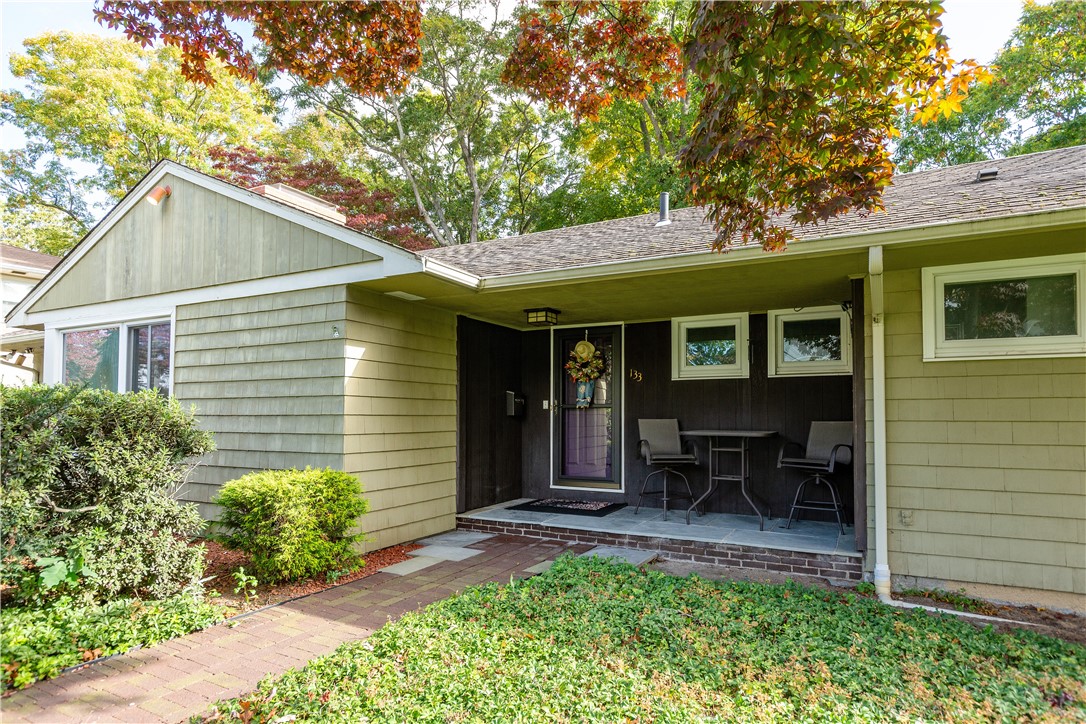 133 Glen Ridge Road Cranston, RI 02920 - Photo 5 of 46