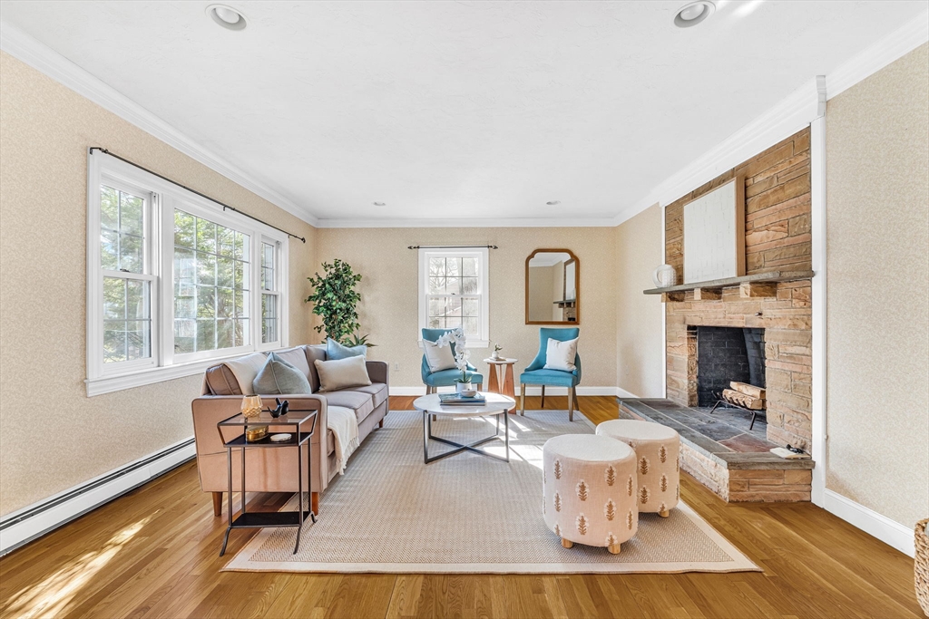 11 Holmes Street Needham, MA 02492 - Photo 4 of 23