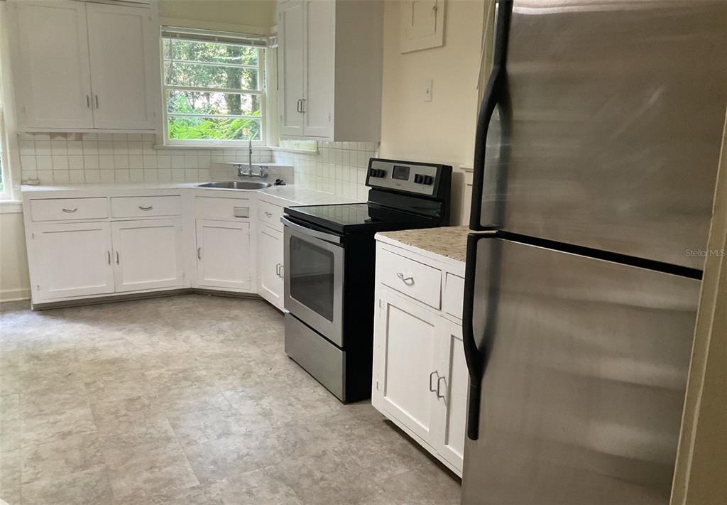 2721 Southwest 3rd Place Gainesville, FL 32607 - Photo 2 of 18