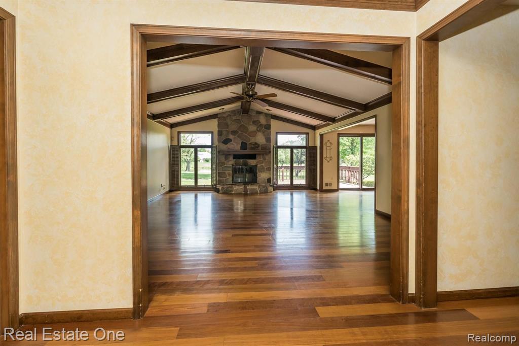 630 Baker Street Rochester Hills, MI 48307 - Photo 3 of 33