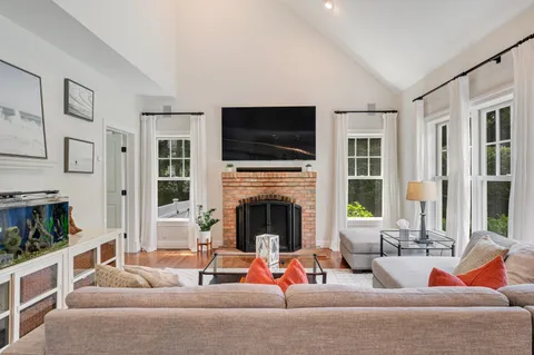 15 Cedar Court, East Hampton, NY 11937