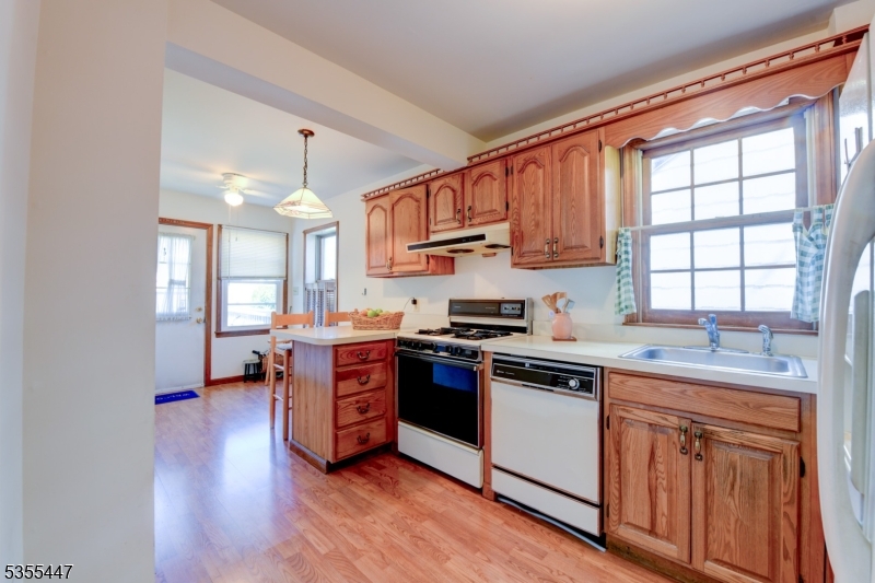 262 Chestnut Street Union, NJ 07083 - Photo 8 of 26