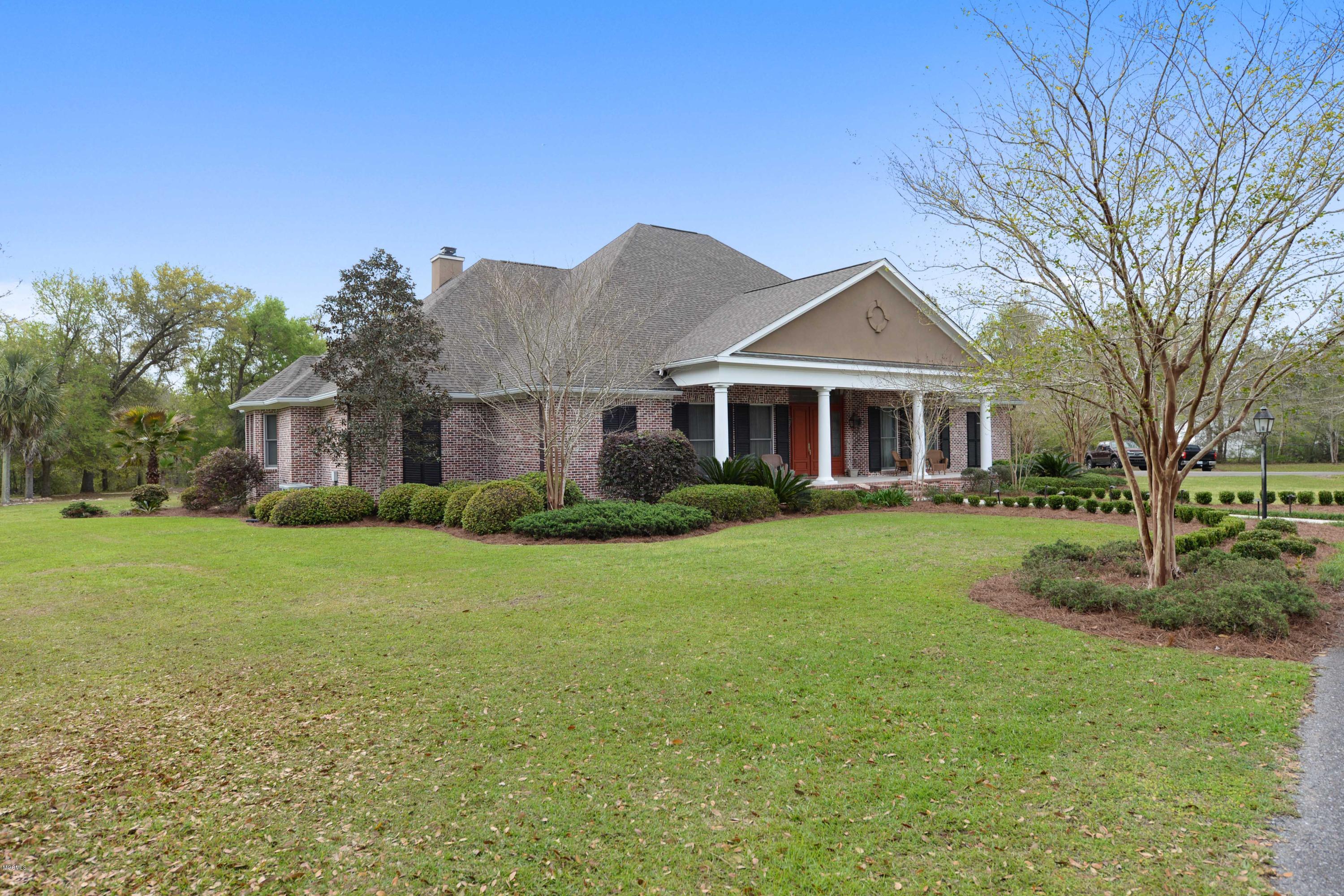 12096 Shorecrest Road Biloxi, MS 39532 - Photo 3 of 53 013