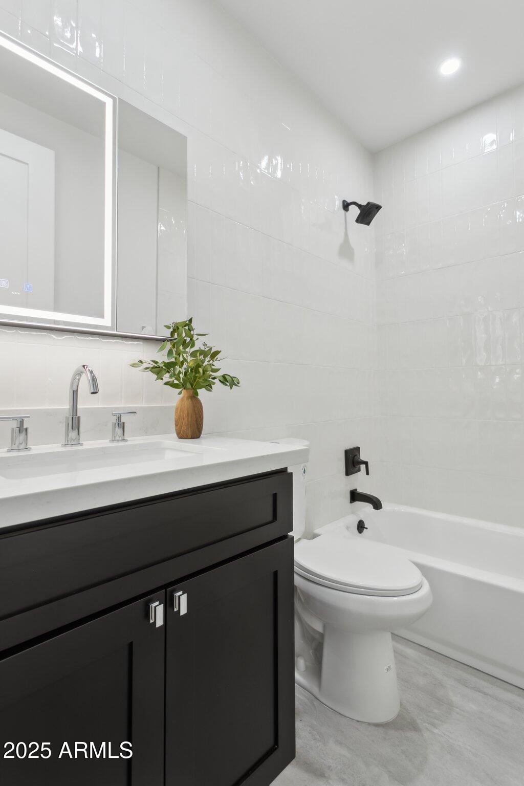 929 East Granada Road Phoenix, AZ 85006 - Photo 12 of 59 Remodeled hall bath