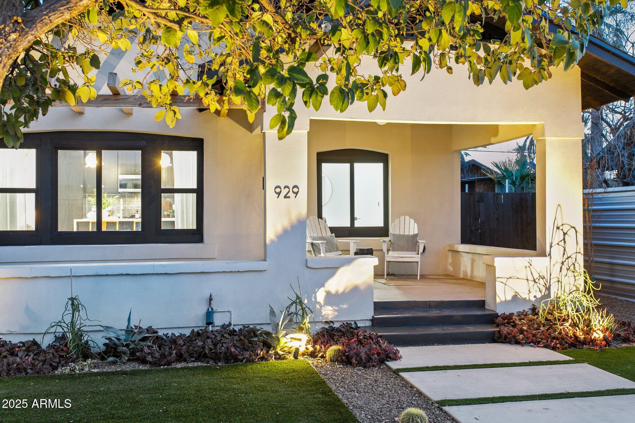 929 East Granada Road Phoenix, AZ 85006 - Photo 19 of 59 Front entry is dialed in