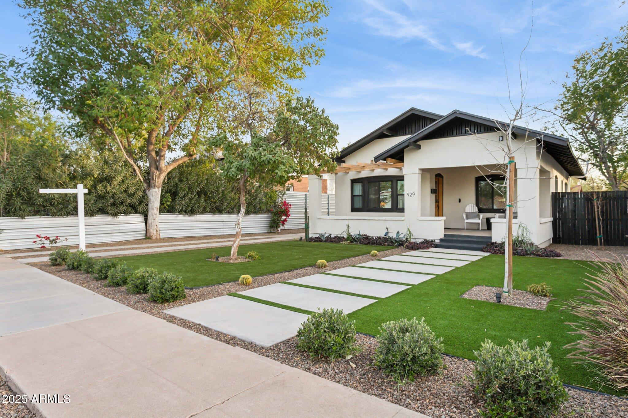 929 East Granada Road Phoenix, AZ 85006 - Photo 2 of 59 View of front elevation