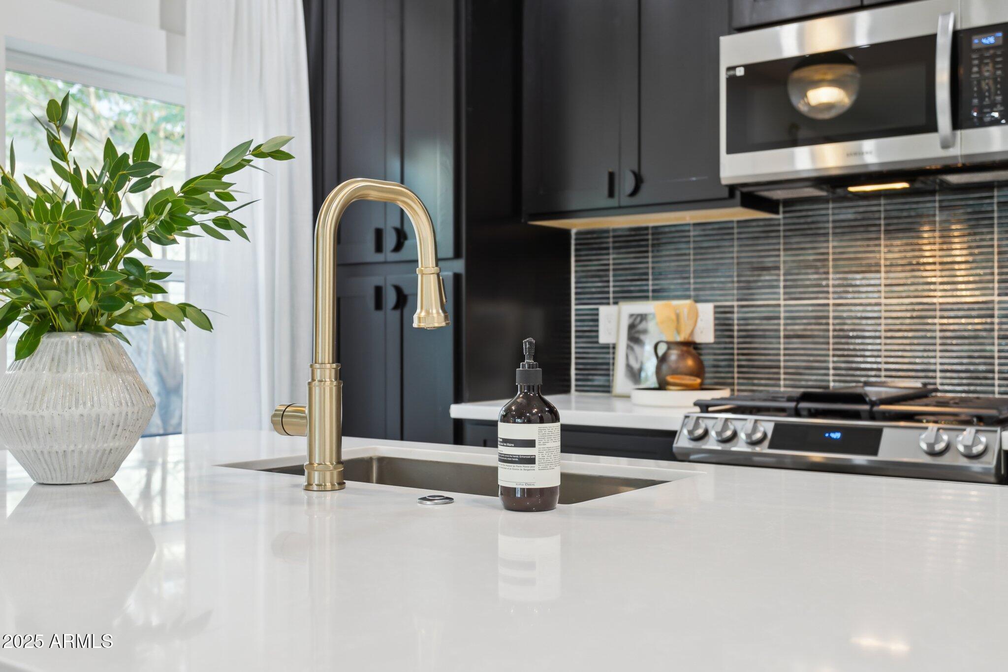 929 East Granada Road Phoenix, AZ 85006 - Photo 32 of 59 Detail shot in kitchen