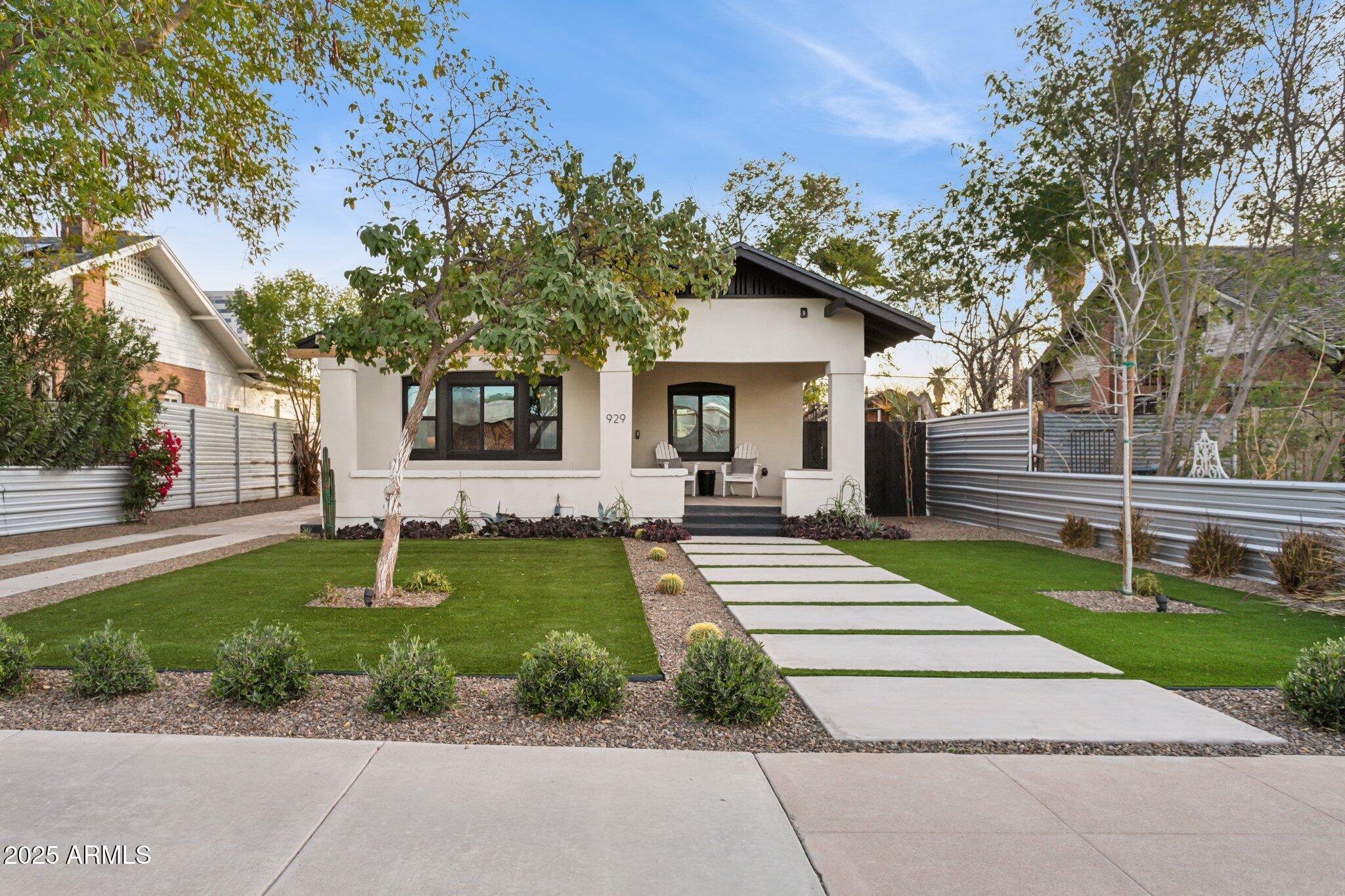 929 East Granada Road Phoenix, AZ 85006 - Photo 4 of 59 Epic curb appeal