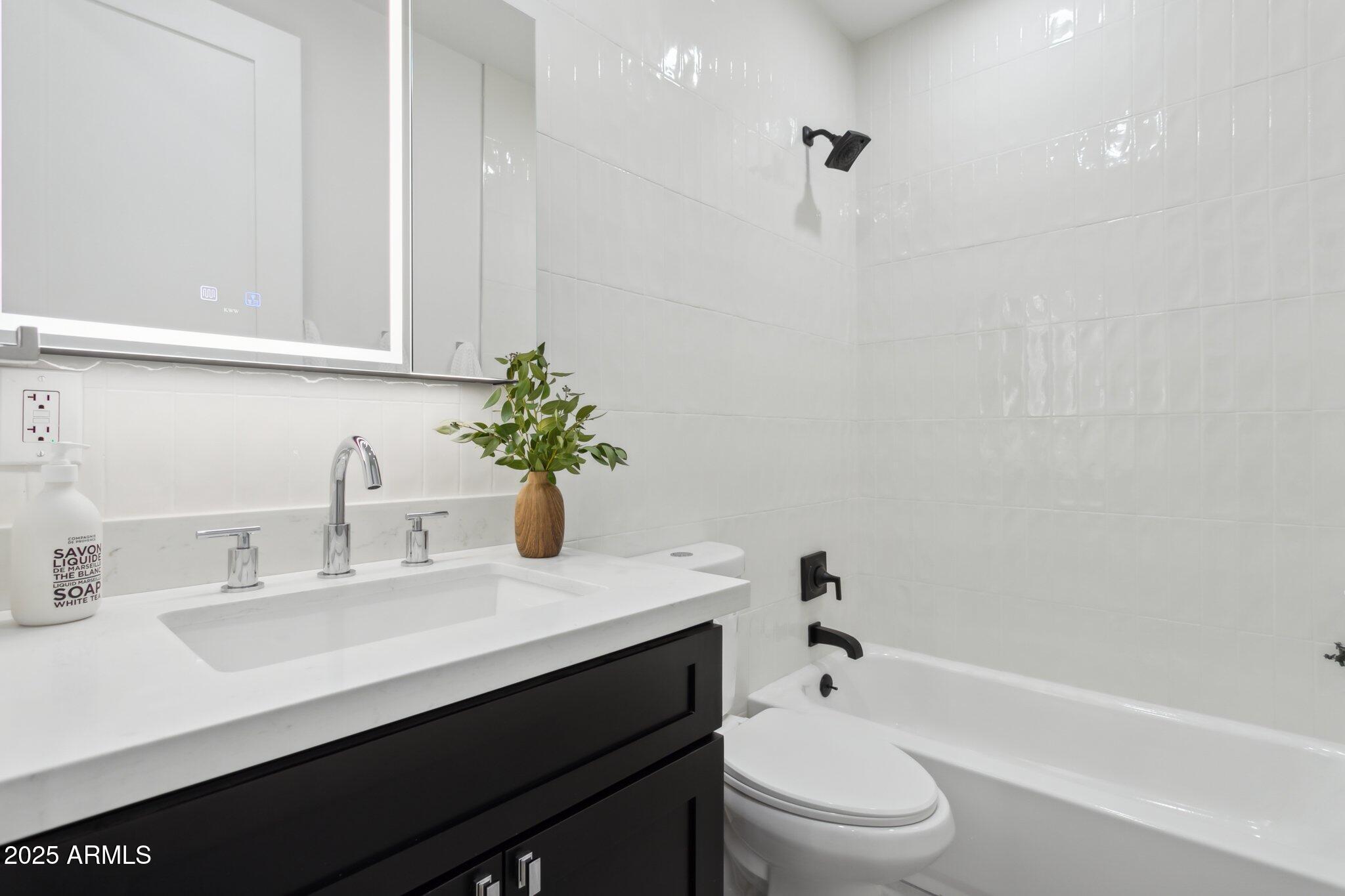 929 East Granada Road Phoenix, AZ 85006 - Photo 41 of 59 Remodeled hall bath