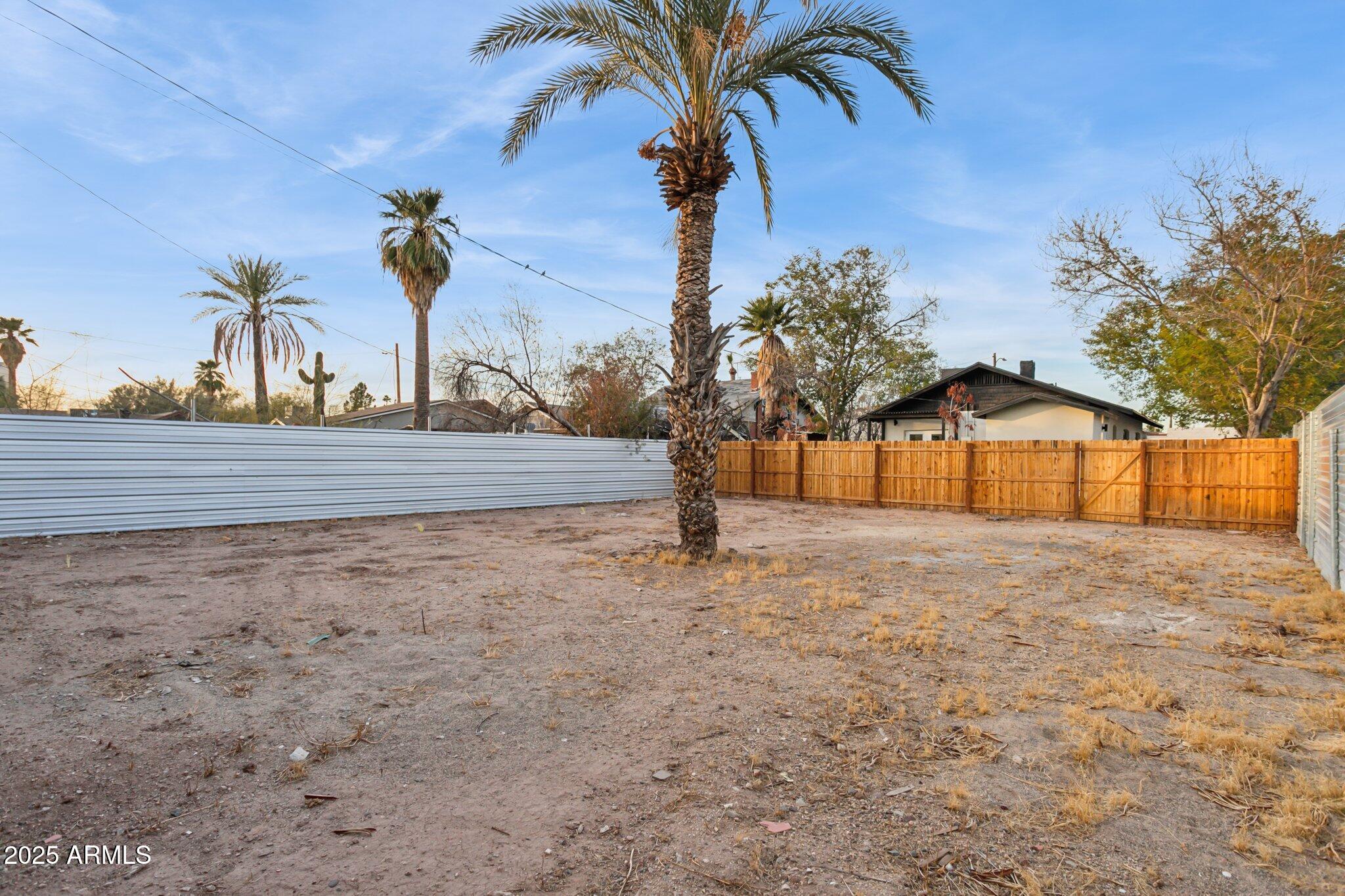 929 East Granada Road Phoenix, AZ 85006 - Photo 51 of 59 Sectioned yard for 2nd dwelling