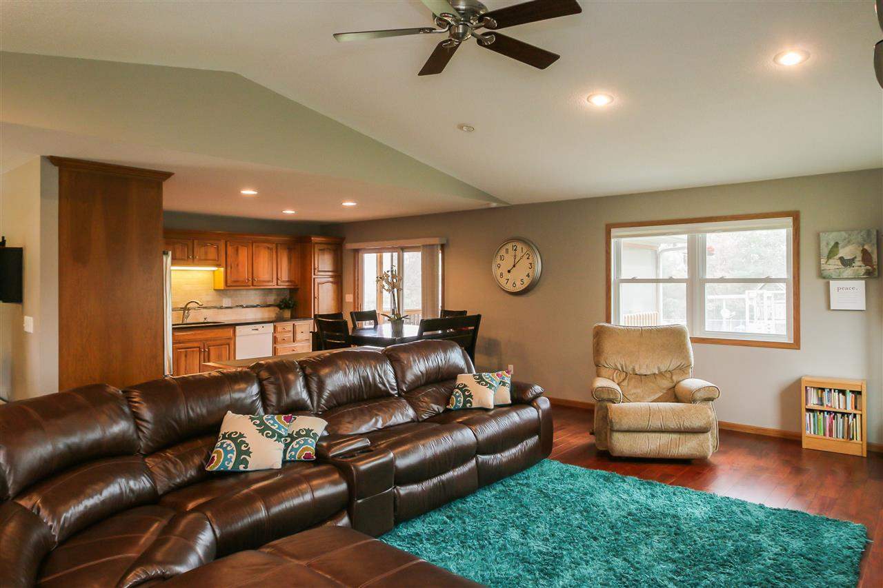5245 Observatory Avenue Southwest Riverside, IA 52327 - Photo 11 of 23 Gallery Image 11