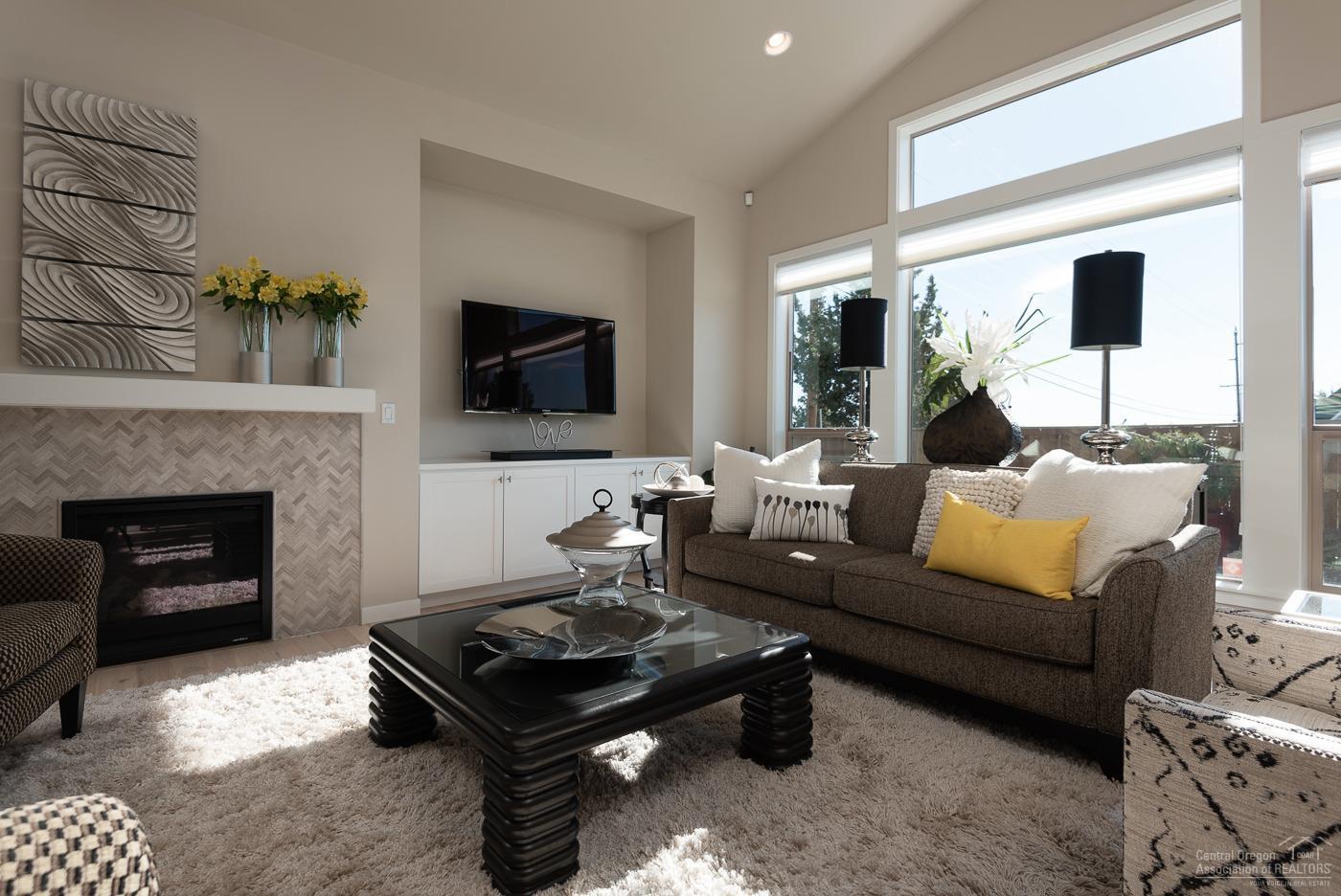 63194 Iner Loop Bend, OR 97701 - Photo 5 of 25 Additional Photo