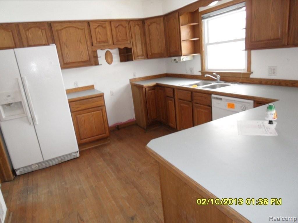 48580 Fairchild Road Macomb, MI 48042 - Photo 4 of 19 4.JPG