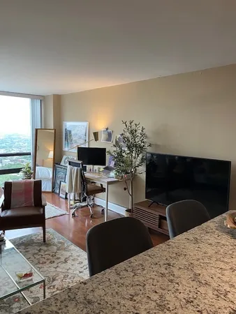 $2,295 | 1636 North Wells Street, Unit 3414, Chicago, IL 60614