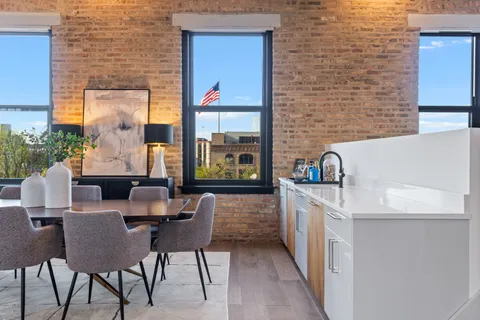 $2,100,000 | 401 North Aberdeen Street, Unit 4N, Chicago, IL 60642