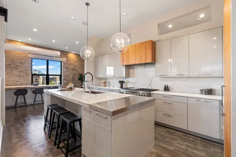 $2,100,000 | 401 North Aberdeen Street, Unit 4N, Chicago, IL 60642