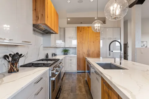 $2,100,000 | 401 North Aberdeen Street, Unit 4N, Chicago, IL 60642